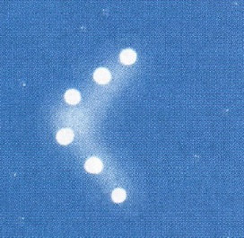 6 lumières dans une forme en boomerang